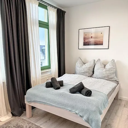 Helle Geraeumige 3r City-wohnung, Balkon Und Tv Streaming Apartment