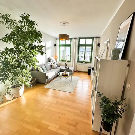 Апартаменты Helle Geraeumige 3r City-wohnung, Balkon Und Tv Streaming Магдебург