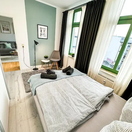 Helle Geraeumige 3r City-wohnung, Balkon Und Tv Streaming * Magdeburg