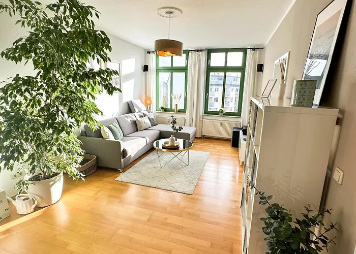 アパート Helle Geraeumige 3r City-wohnung, Balkon Und Tv Streaming マクデブルク